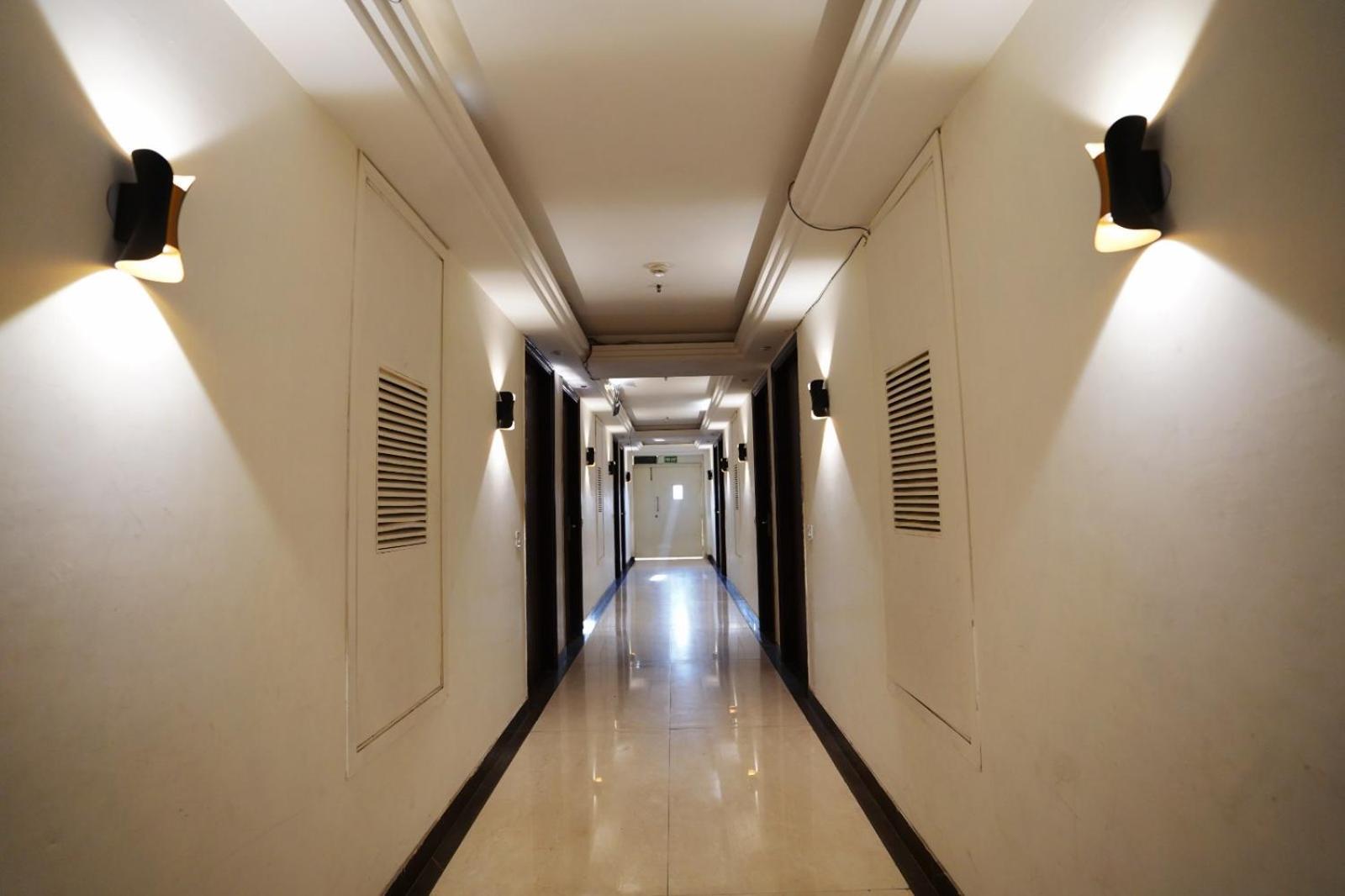 Hotel Leo Saffron - Pitampura Delhi  Exterior photo